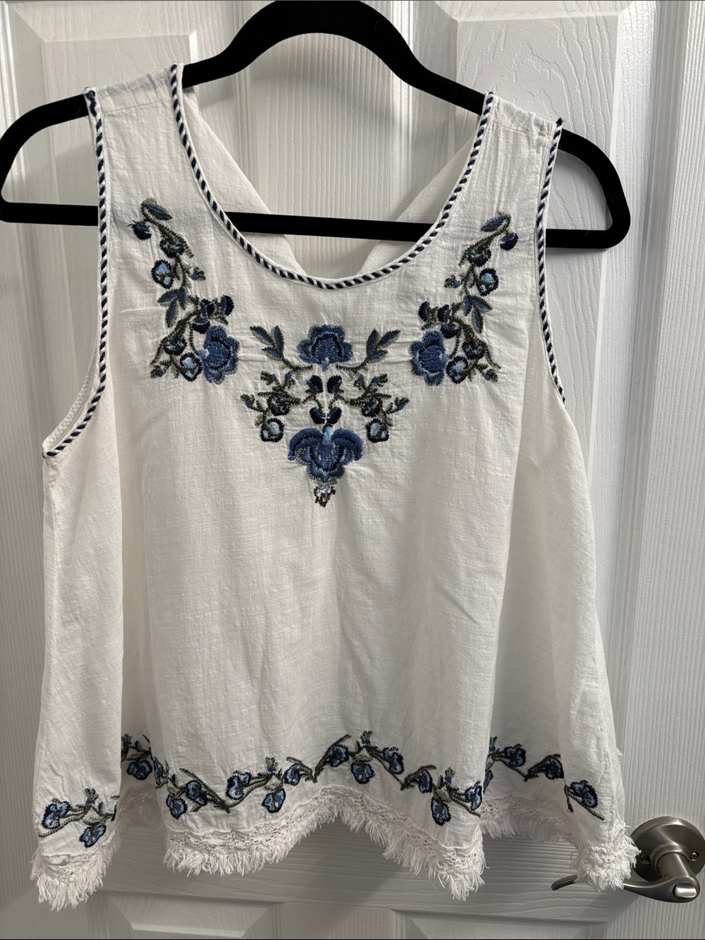Women's MAX STUDIO White Embroidered Tank Top with Blue Floral Accents- L Sweet!